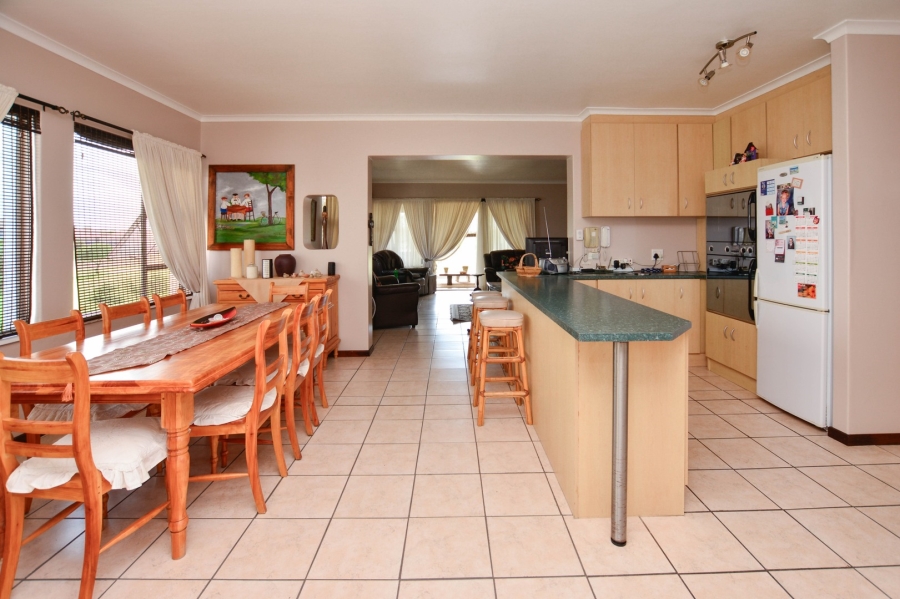 7 Bedroom Property for Sale in Country Club Western Cape